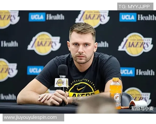 东契奇首节表现轻松自如7投4中斩获13分2板3助1断1帽展现全能实力 东契奇首节表现轻松自如7投4中斩获13分2板3助1断1帽展现全能实力